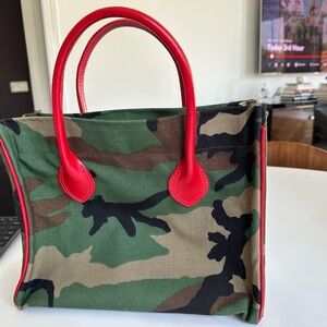 New, used only once, Parker Thatch Parker in camo and red trim